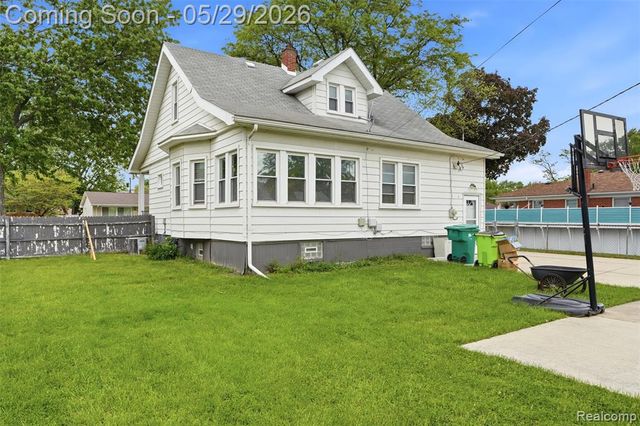 24248 Hayes Avenue, Eastpointe, MI 48021