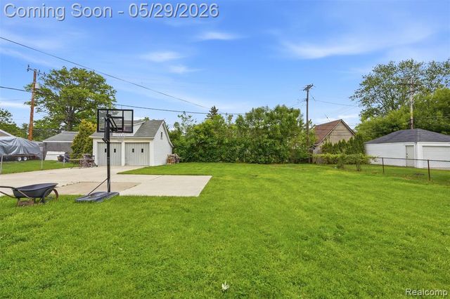 24248 Hayes Avenue, Eastpointe, MI 48021