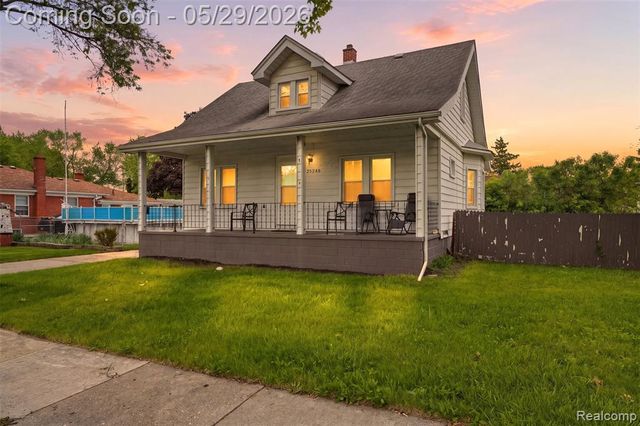 24248 Hayes Avenue, Eastpointe, MI 48021