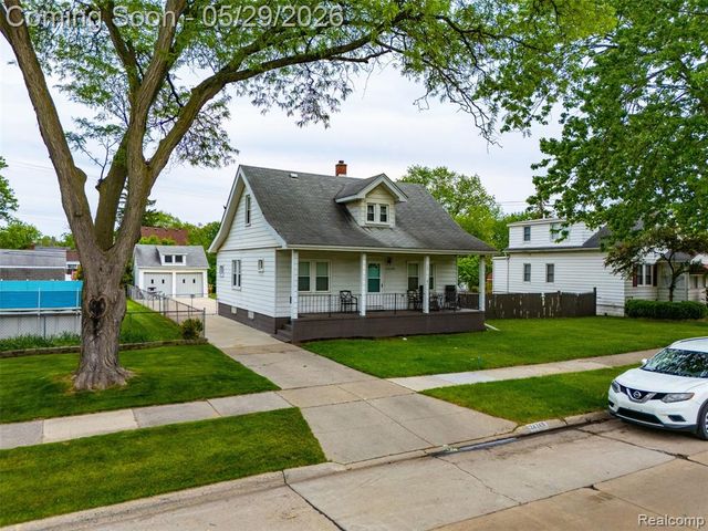 24248 Hayes Avenue, Eastpointe, MI 48021