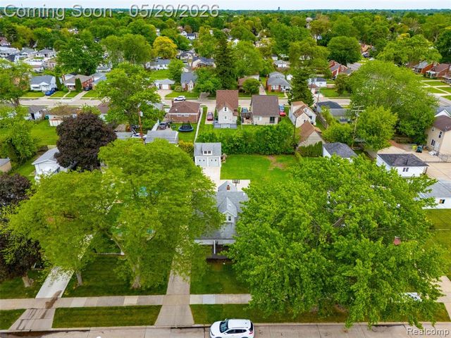 24248 Hayes Avenue, Eastpointe, MI 48021