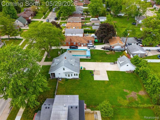 24248 Hayes Avenue, Eastpointe, MI 48021