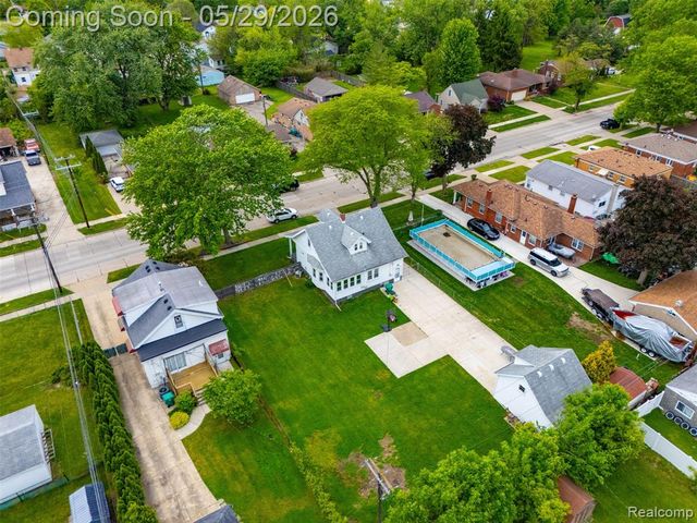 24248 Hayes Avenue, Eastpointe, MI 48021