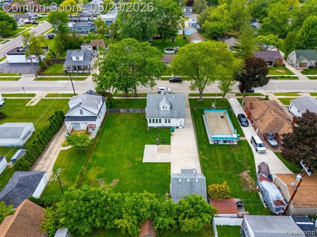 24248 Hayes Avenue, Eastpointe, MI 48021