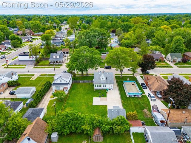 24248 Hayes Avenue, Eastpointe, MI 48021