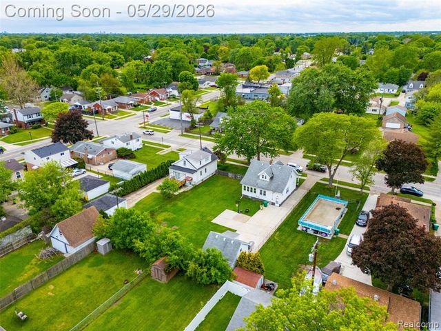 24248 Hayes Avenue, Eastpointe, MI 48021