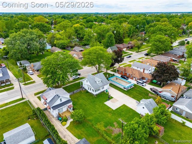 24248 Hayes Avenue, Eastpointe, MI 48021
