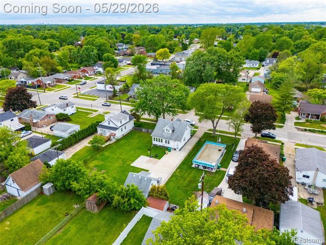 24248 Hayes Avenue, Eastpointe, MI 48021