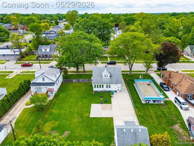 24248 Hayes Avenue, Eastpointe, MI 48021