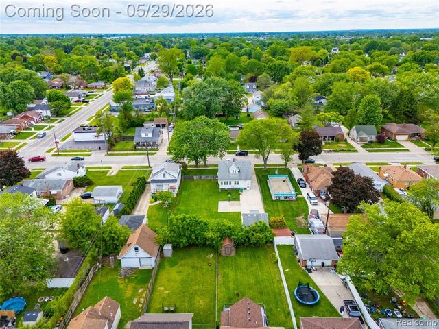 24248 Hayes Avenue, Eastpointe, MI 48021