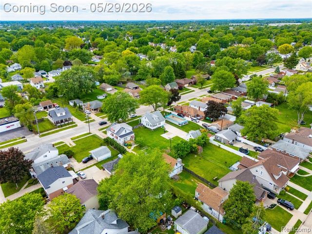 24248 Hayes Avenue, Eastpointe, MI 48021