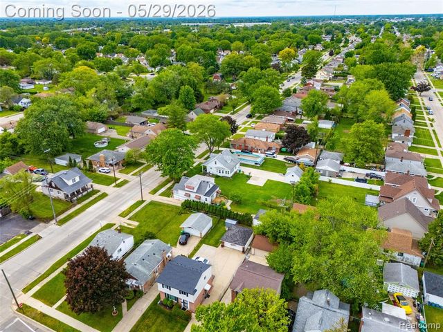 24248 Hayes Avenue, Eastpointe, MI 48021