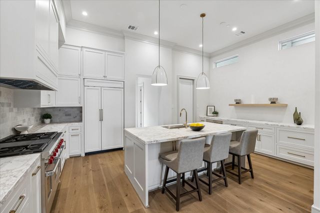 1215 W Pierce Street, Houston, TX 77019