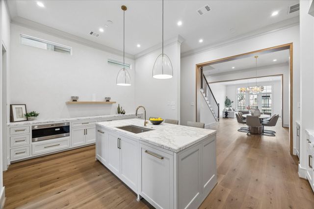 1215 W Pierce Street, Houston, TX 77019