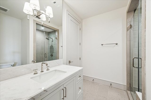 1215 W Pierce Street, Houston, TX 77019