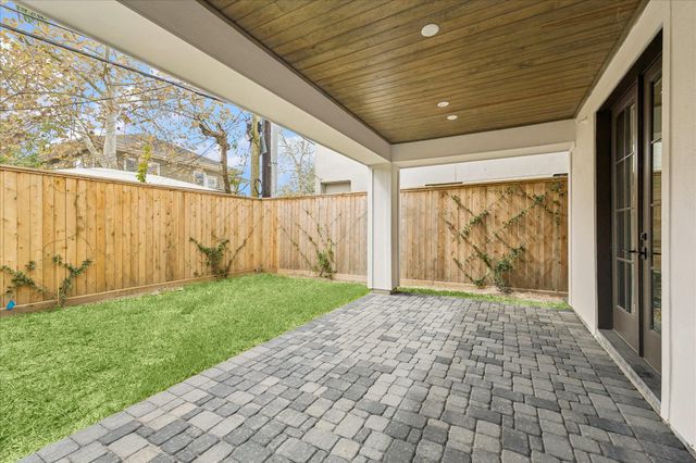 1215 W Pierce Street, Houston, TX 77019