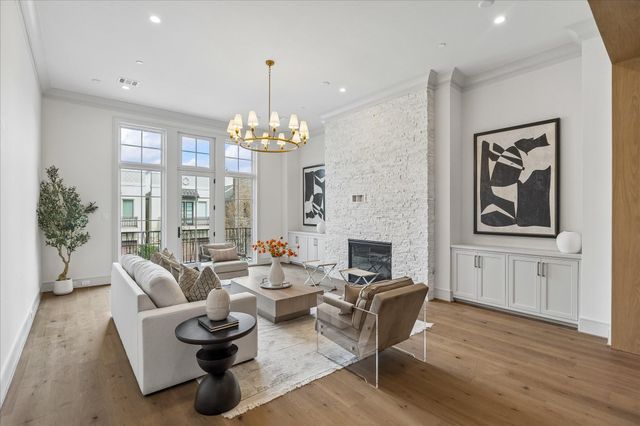 1215 W Pierce Street, Houston, TX 77019