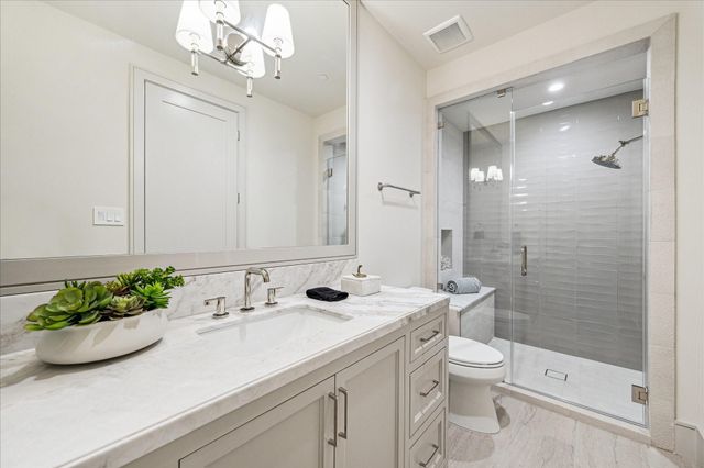 1215 W Pierce Street, Houston, TX 77019