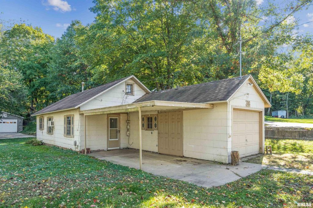 Image 1 of property listing at 318 12TH Street, Rapids City, IL 61278