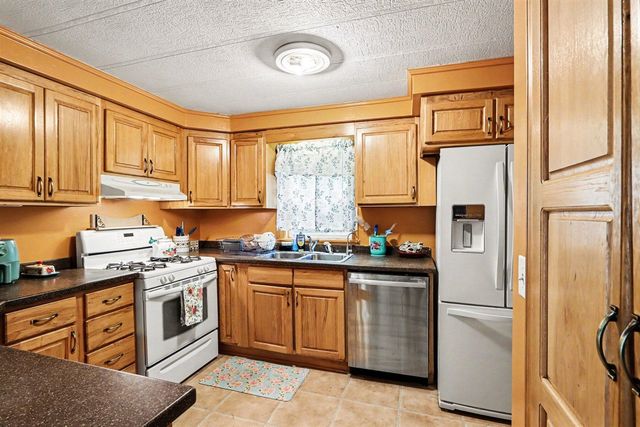 55719 Resort Road, Three Rivers, MI 49093