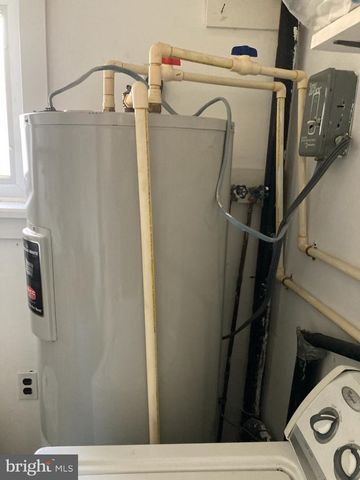 636 WASHINGTON AVE, Egg Harbor City, NJ 08215