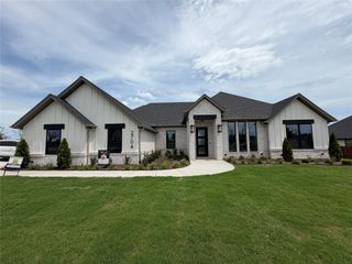 2704 Village Road, Granbury, TX 76049