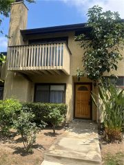 6746 Encino Avenue 2, Lake Balboa, CA 91406