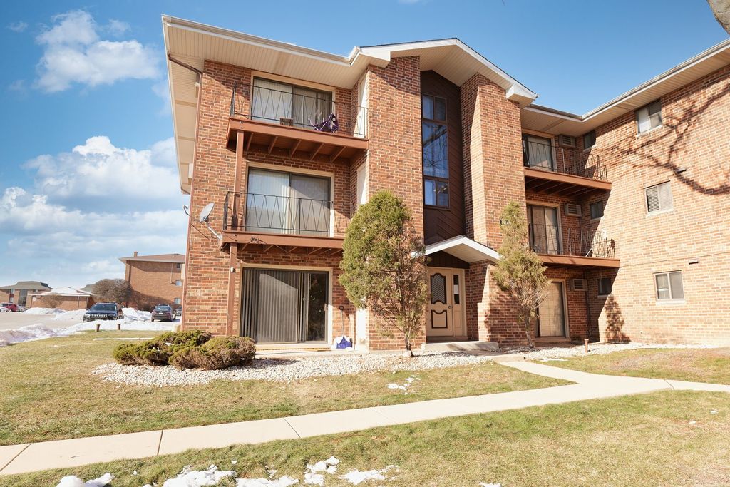15741 Thomas Lane 3BR, Oak Forest, IL 60452