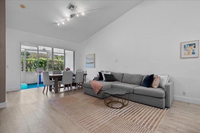 8304 Vía Di Veneto, Boca Raton, FL 33496