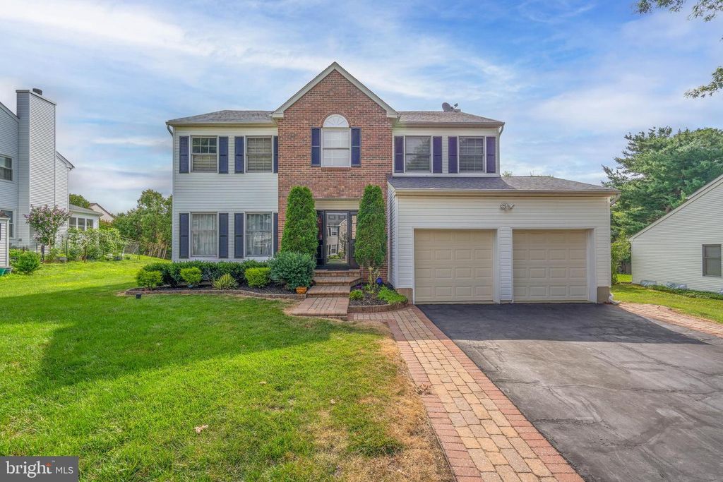 5 BOLTON CIR, Newtown, PA 18940