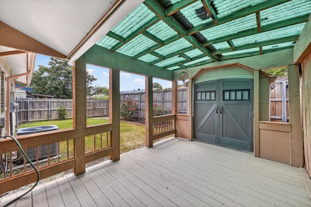 1012 Plover Lane, Arlington, TX 76015