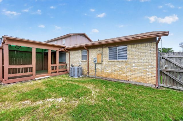 1012 Plover Lane, Arlington, TX 76015