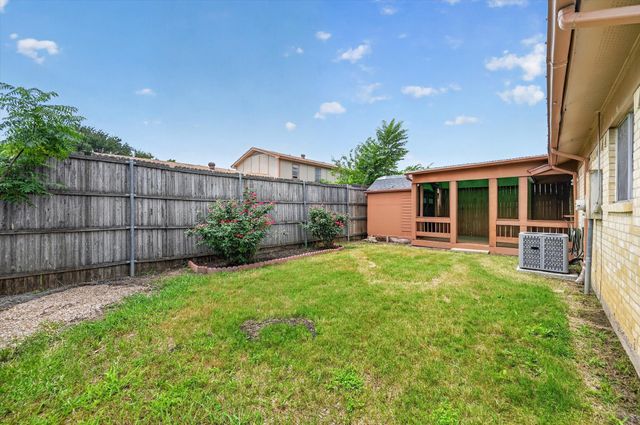 1012 Plover Lane, Arlington, TX 76015