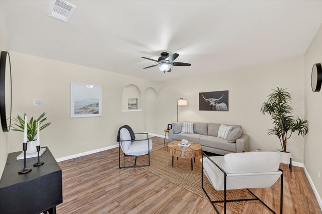 1012 Plover Lane, Arlington, TX 76015
