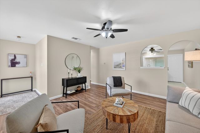 1012 Plover Lane, Arlington, TX 76015
