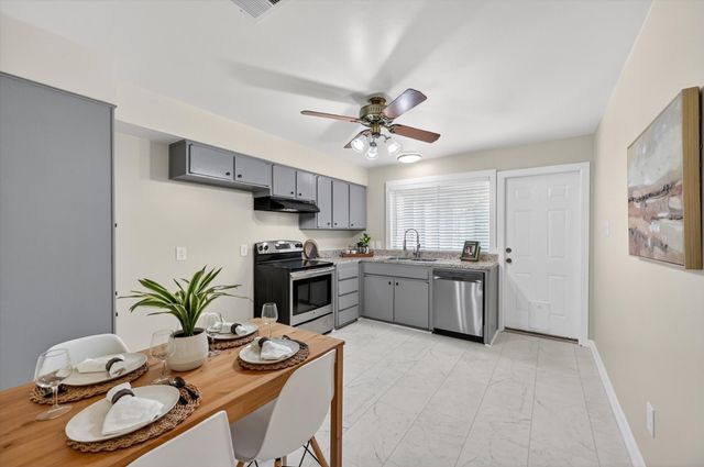 1012 Plover Lane, Arlington, TX 76015