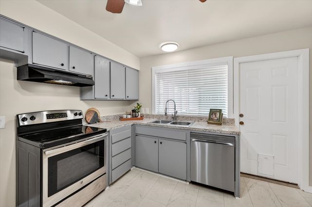 1012 Plover Lane, Arlington, TX 76015