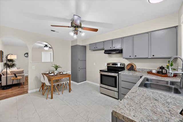 1012 Plover Lane, Arlington, TX 76015