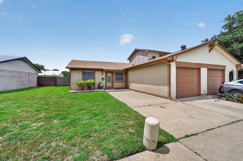 1012 Plover Lane, Arlington, TX 76015