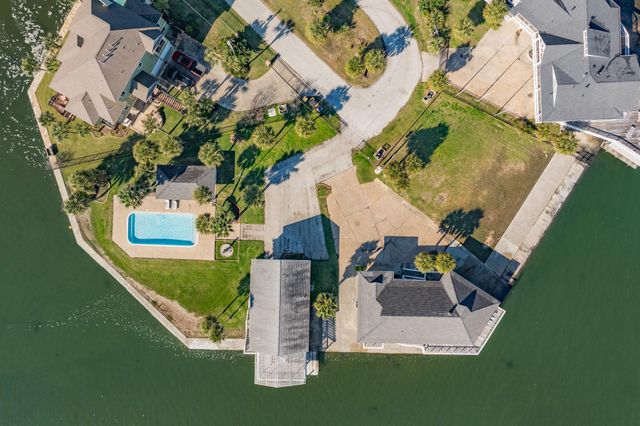 3908 Bob Smith, Jamaica Beach, TX 77554