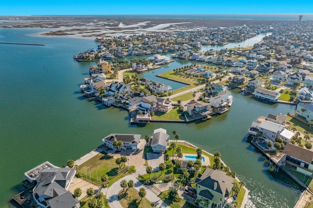 3908 Bob Smith, Jamaica Beach, TX 77554