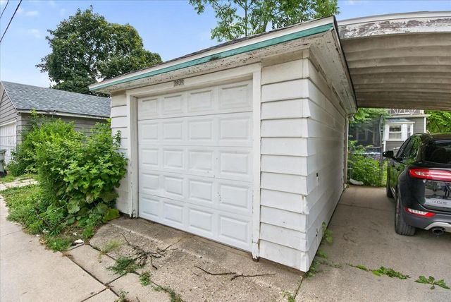 3939 N 41st STREET, Milwaukee, WI 53216