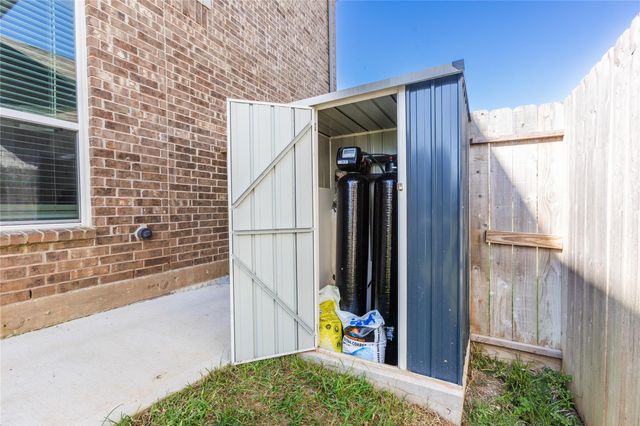 270 Little Dog Drive, Montgomery, TX 77356