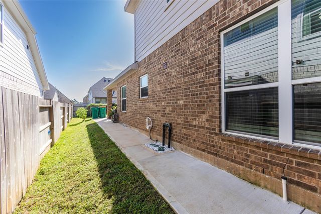 270 Little Dog Drive, Montgomery, TX 77356