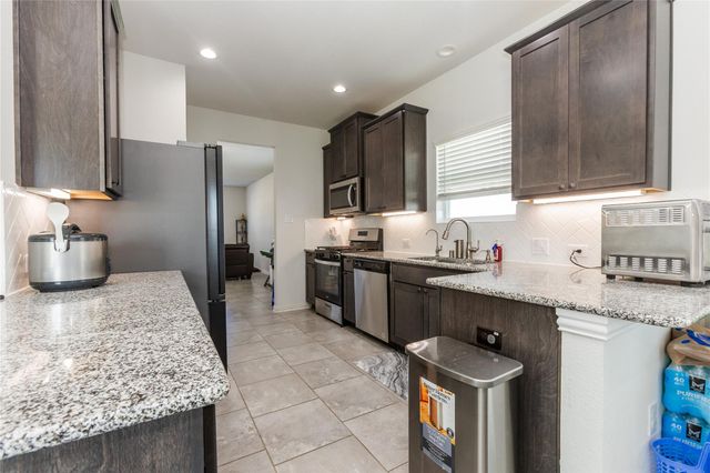 270 Little Dog Drive, Montgomery, TX 77356