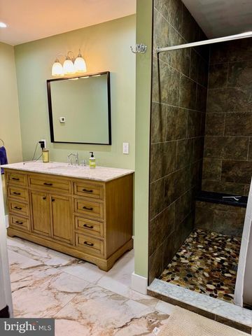 943 SACKETTSFORD RD, Warminster, PA 18974