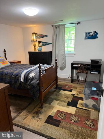 943 SACKETTSFORD RD, Warminster, PA 18974