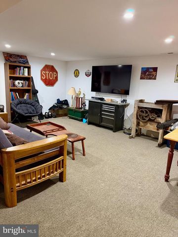 943 SACKETTSFORD RD, Warminster, PA 18974