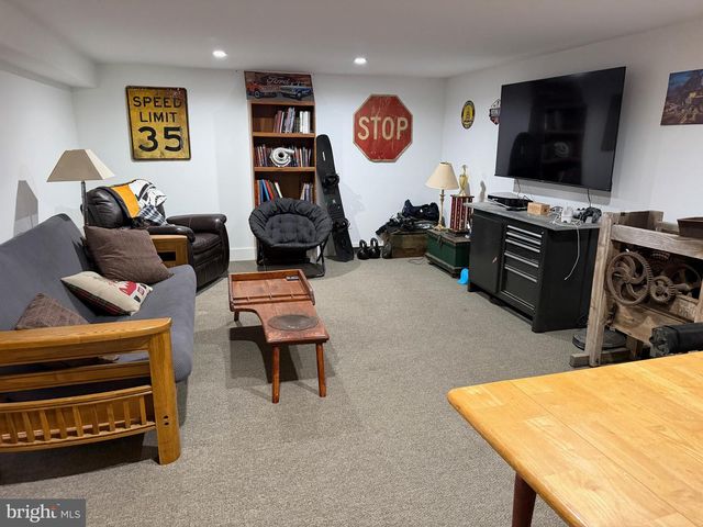 943 SACKETTSFORD RD, Warminster, PA 18974