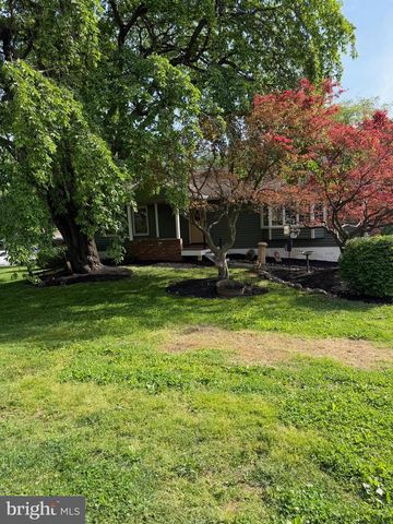 943 SACKETTSFORD RD, Warminster, PA 18974